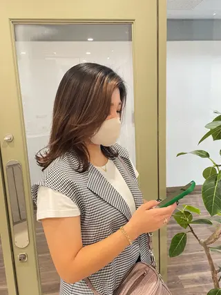 ミディアム カットモデル 山中 遥のヘアスタイル