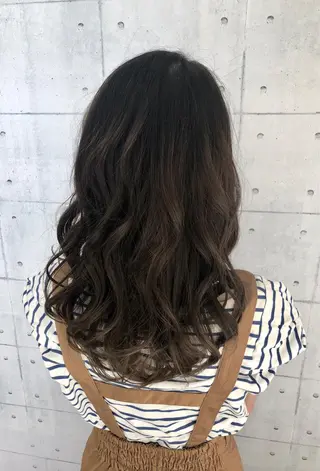 ロング カラー 金沢 広美のヘアスタイル