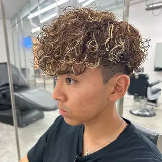 カラー パーマ メンズ 安達 脩人のヘアスタイル
