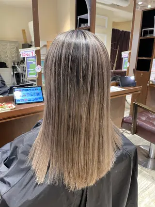 ミディアム カラー Che'ri所属・海外レイヤー/ レイヤーカット/和田のヘアスタイル