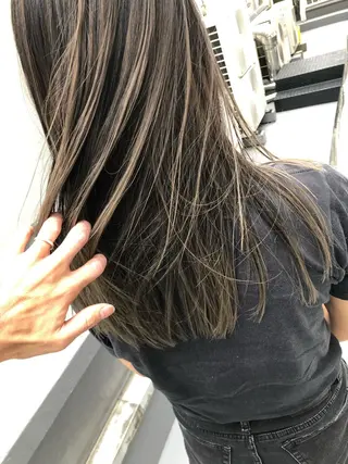 ミディアム ブリーチカラー🌈 石垣翔太のヘアスタイル