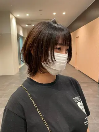 ミディアム 大阪ウルフカット 🐺デザインカラーのヘアスタイル
