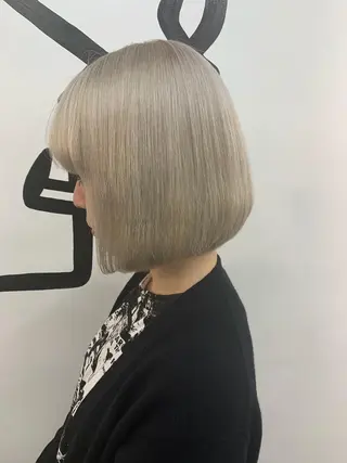 ショート カラー ☘️ブリーチ/ハイト ーン/レイヤー/のヘアスタイル