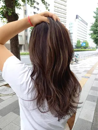 ロング カラー アートディレクター 尾内 友美のヘアスタイル