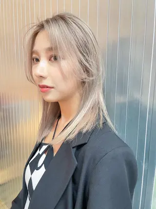 セミロング カラー 韓国レイヤーカット/ ダブルカラーのヘアスタイル