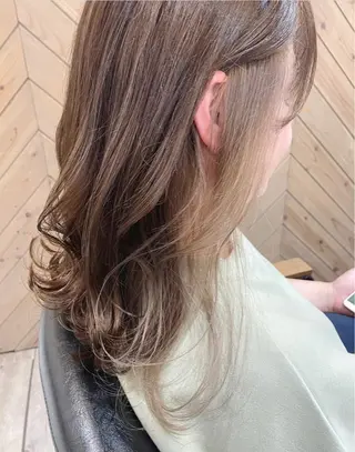 セミロング カラー sherry【シェリー】所属・miho 大国町 柔らかハイトーン💛のヘアスタイル