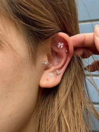 レイヤー/手書きネイ ルCOCORO 🎀のネイルデザイン