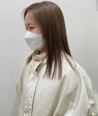 セミロング カラー CARICIA 白木 由里加のヘアスタイル