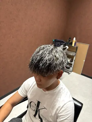 カラー パーマ メンズ E 難波OCAT店所属・E 難波店 Reiのヘアスタイル