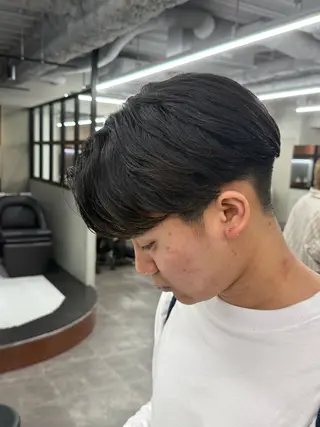 ショート パーマ メンズ 豊崎 佑輔のヘアスタイル