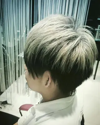 ショート カラー メンズ 保住 恭平のヘアスタイル