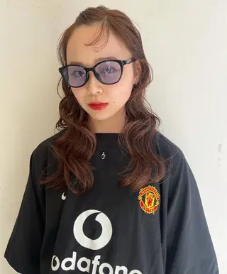 カラー 安食 友哉のヘアスタイル