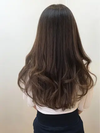 ロング カラー 湯浅 了一のヘアスタイル