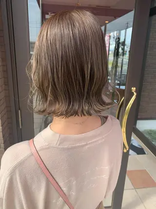 ミディアム カラー 坂井 水菜美のヘアスタイル