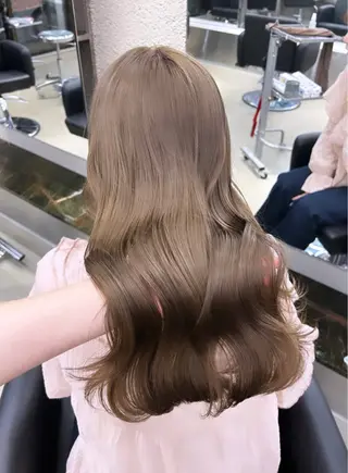 ロング カラー 名古屋栄♡PELE 上品な透明感ベージュのヘアスタイル