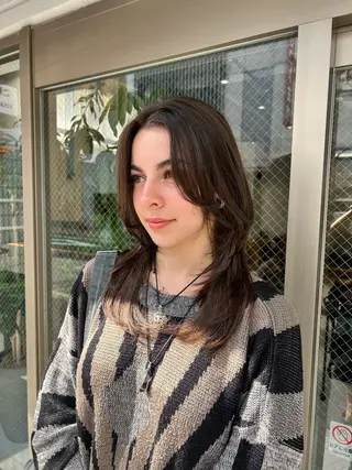 ミディアム 🌷横浜/レイヤー /艶カラー🌷のヘアスタイル