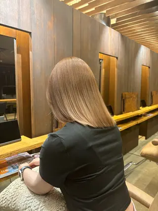 セミロング カラー the Help所属・朝斗/ブリーチ /エクステ/ギャルのヘアスタイル