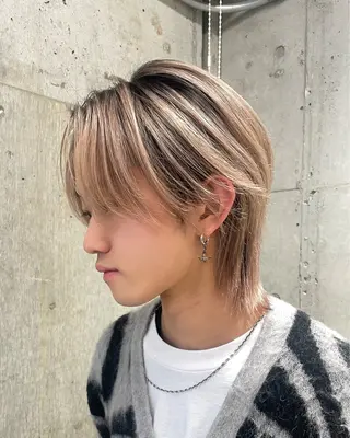 ミディアム メンズ ⭐ハイトーンブリーチ ミルクティーピンクのヘアスタイル