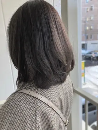 ミディアム roka ノゾミのヘアスタイル