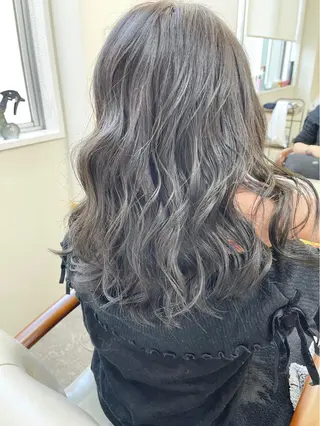 セミロング H所属・H (エイチ) 烏丸御池店のヘアスタイル