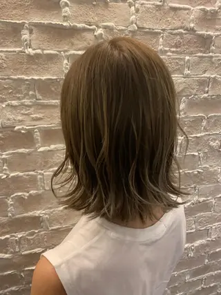ミディアム カラー 組藤 沙奈のヘアスタイル