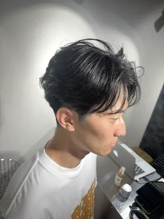 メンズ 表参道フェザーパーマ ニュアンスパーマのヘアスタイル