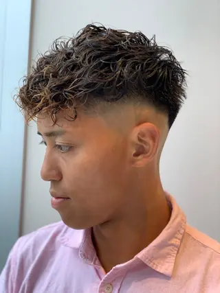 ショート パーマ BINGO HAIR WORKS 【ビンゴヘアワークス】所属・🎱メンズフェード 特化HYOGA🎱のヘアスタイル