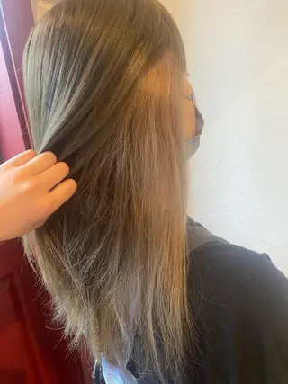 カラー 川原 結希音のヘアスタイル