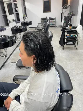 ミディアム パーマ メンズ メンズ専門店 BORDOのヘアスタイル