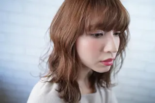 セミロング カラー パーマ ヘアアレンジ カルラ　蒲田店所属・大久保寿高✨ なりたい色を叶える✨のヘアスタイル