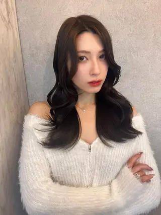 セミロング 暖色カラー/新宿/韓 国風レイヤー鮫島志穂のヘアスタイル