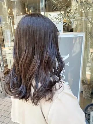 ミディアム カラー 宮内 真乃のヘアスタイル