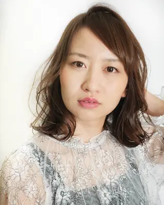 セミロング 大人の艶髪✂️ 矢崎美紀のヘアスタイル