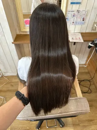 セミロング 髪質改善/艶髪/ 透明感カラー/サラのヘアスタイル