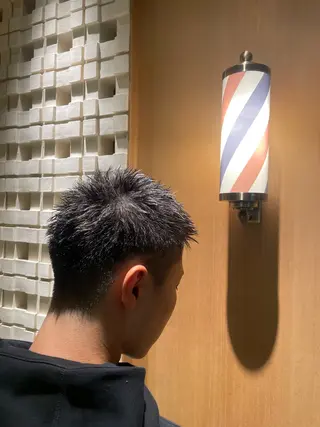 ショート カラー メンズ 大崎 俊輔のヘアスタイル