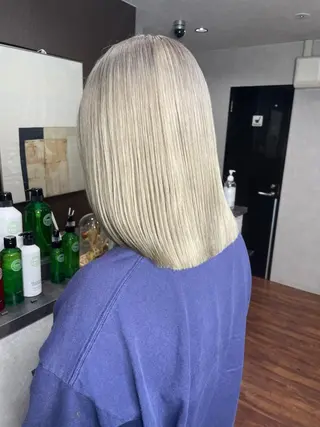 カラー ＿WHITE鳳店 アンダーバーホワイトのヘアスタイル