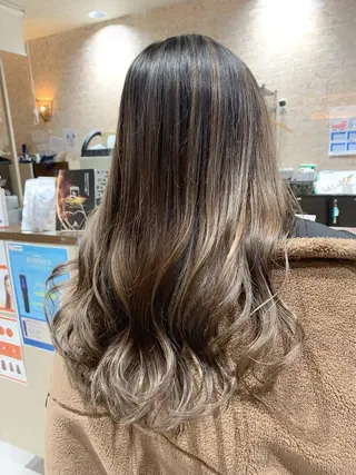 ロング カラー 近藤千翔🩵 髪質改善Periodのエステ・リラクイメージ