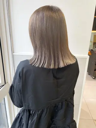 ミディアム カラー 齋藤 咲のヘアスタイル