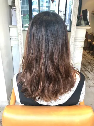 ミディアム 岩谷 愛依のヘアスタイル