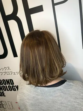ミディアム カラー 宮下 愛璃紗のヘアスタイル