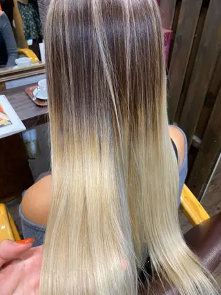 ロング カラー IwAsh大和駅前店所属・IwAsh大和駅前店 河野亜里香のヘアスタイル