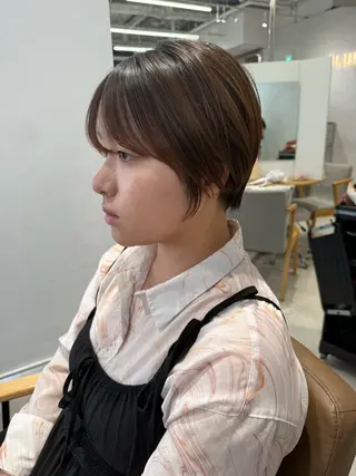 ショート 梅田 髪質改善 顔周わり 艶感カラーのヘアスタイル