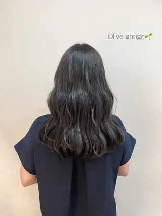 カラー she. momonoのヘアスタイル
