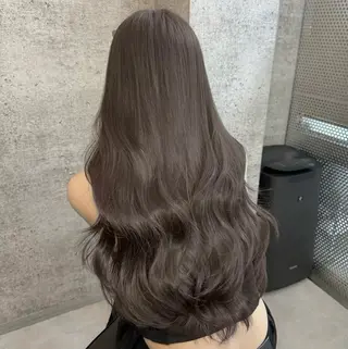 ロング カラー iki omotesando所属・akiho/透明感 カラー/グレージュのヘアスタイル