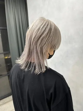 ミディアム レイヤーブリーチ特化 ホワイト専門/岸のヘアスタイル