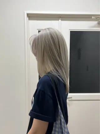 セミロング カラー ...alley所属・❄️透明感カラー / ハイトーン❄️WAOのヘアスタイル