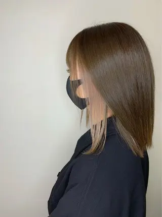 セミロング カラー 艶髪×白髪ぼかし 田玉裕樹のヘアスタイル