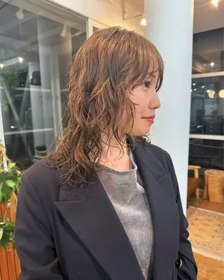 セミロング パーマ 磯　亜由香 🌷ブリーチのヘアスタイル