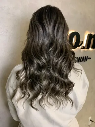 ロング カラー SWANsapporo所属・swan ユイカのヘアスタイル