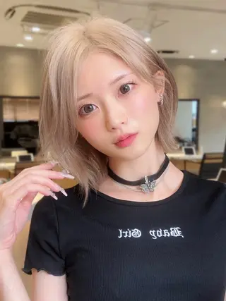 ミディアム カラー 💛ブリーチ&カット LEON🩶のヘアスタイル